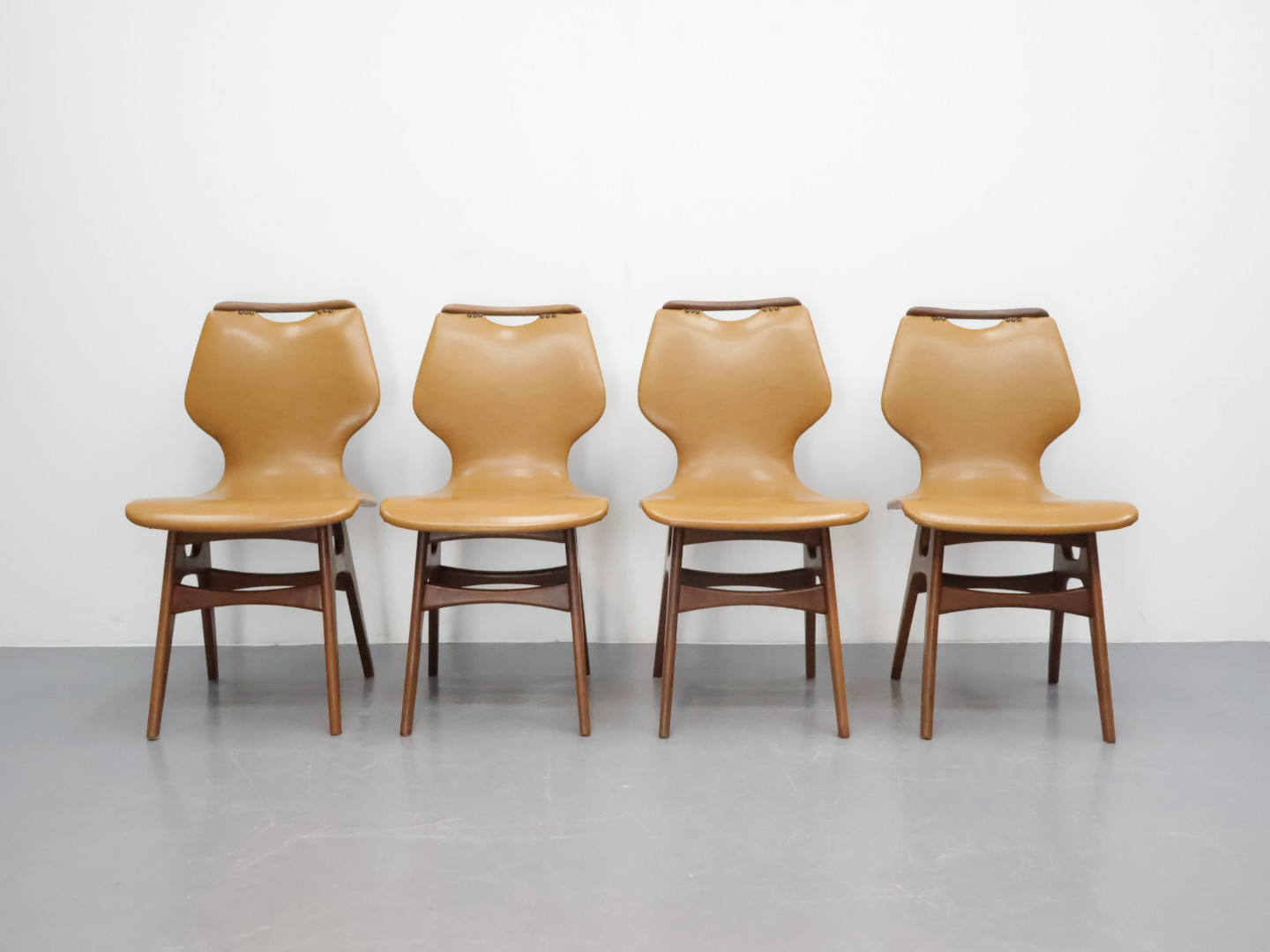 Vintage eetkamerstoelen / teak skai / bruin caramel / set van 4