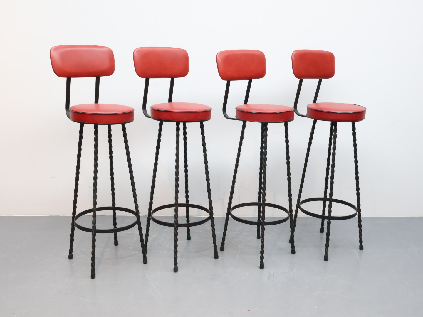 Vintage barkruk / smeedijzer skai / rood zwart / set van 4