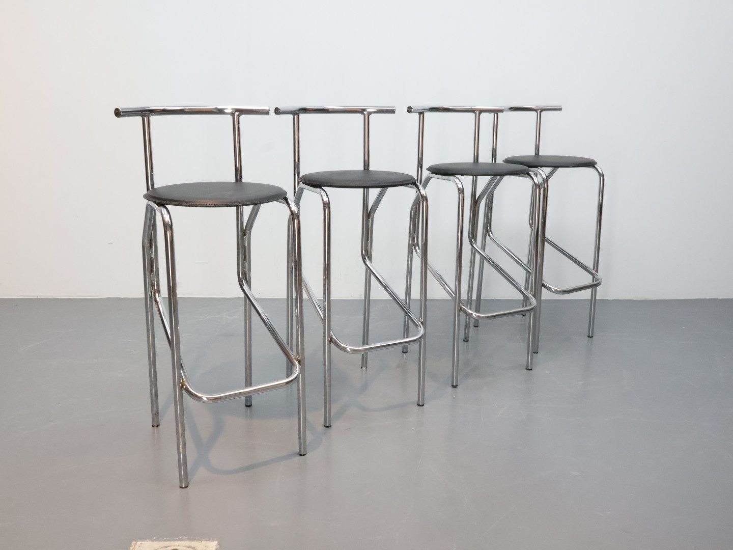 Vintage barkruk / buisframe skai / zwart metaal / Plurima set van 4