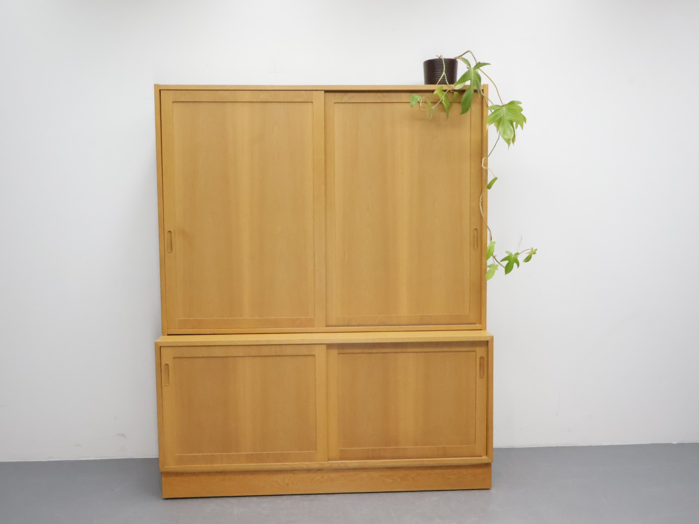 Vintage wandmeubel / schuifdeur / blond eiken / Paul Hundevad