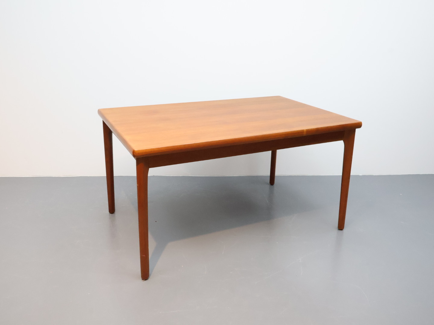 Vintage eettafel / hout teak / bruin rechthoek / verlengbaar Henning Kjaernulf
