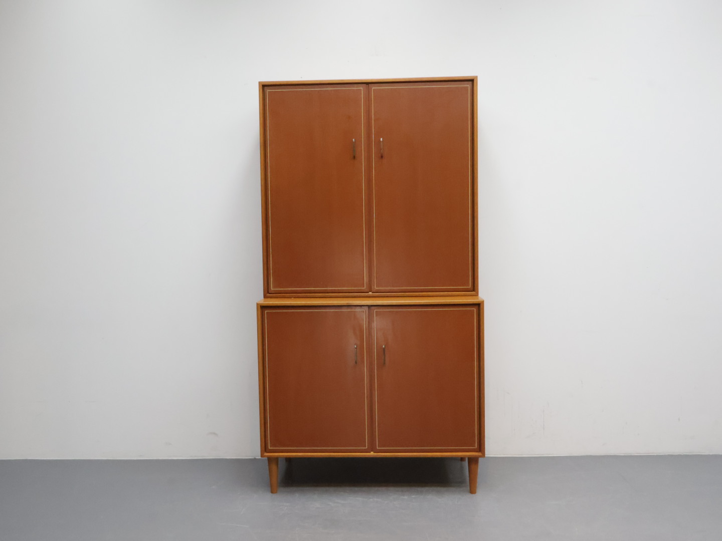 Vintage wandmeubel / 4 deuren / Essen / FM meubelen