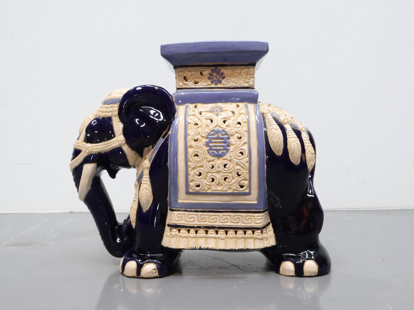 Vintage keramieke olifant / keramiek / blauw wit / plantentafel