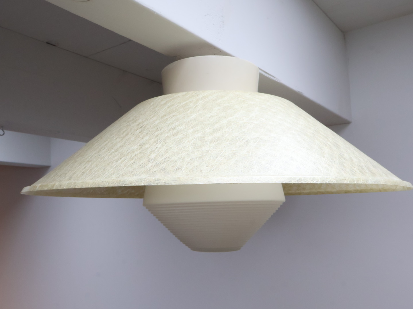 Vintage plafonlamp / glas fiberglas kunststof / Louis Kalff voor Philips