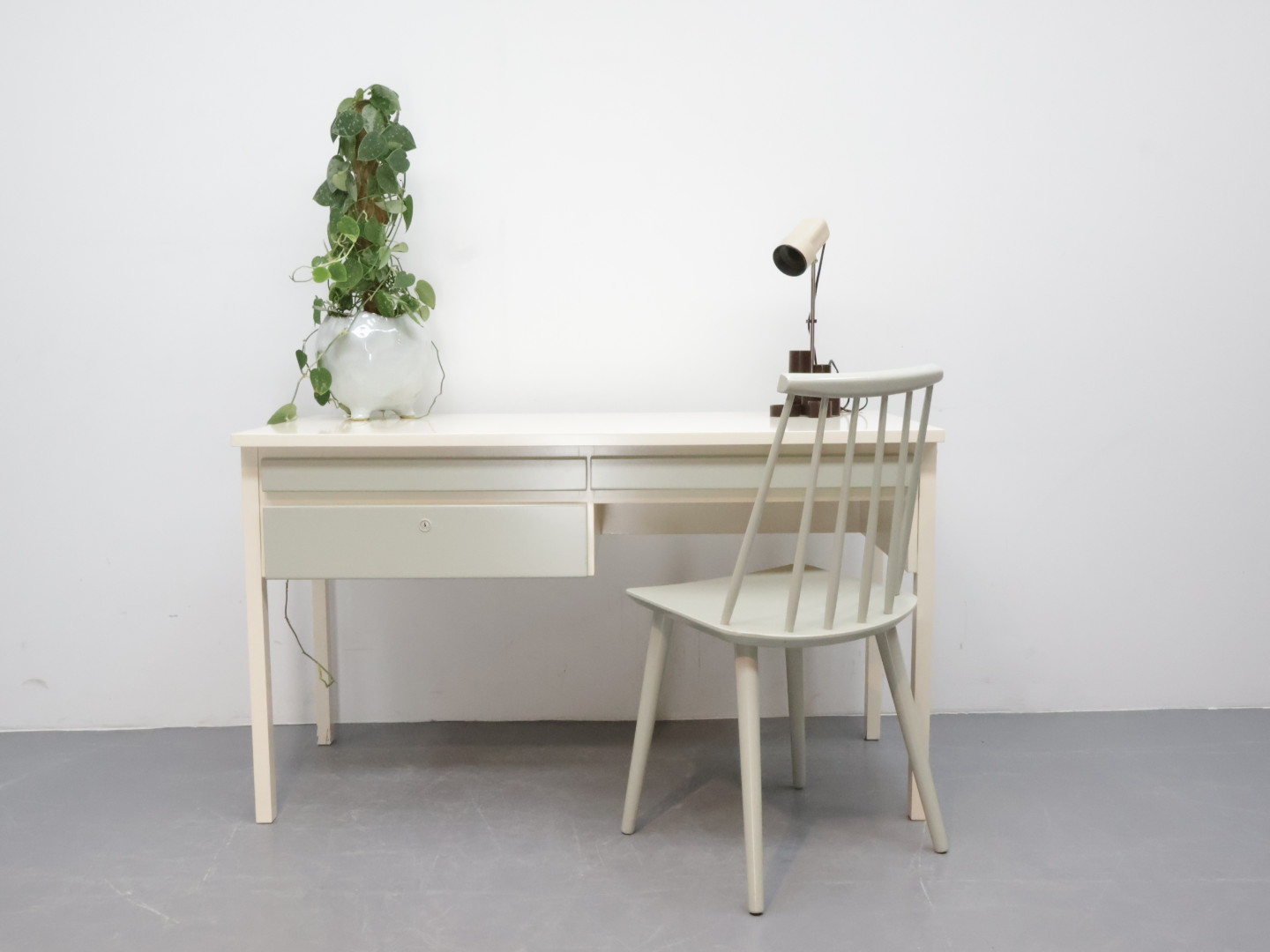 Vintage bureau / hout / lades / Crèmekleur met mintgroen