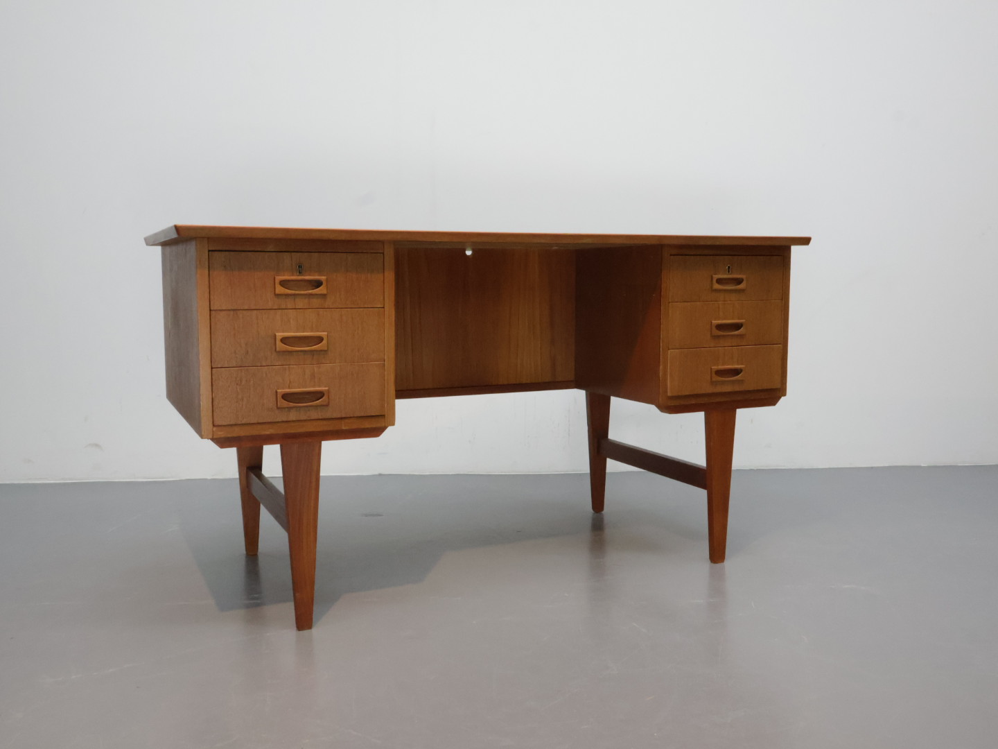Vintage bureau / Teak / lades / Dubbelzijdig / Denemarken