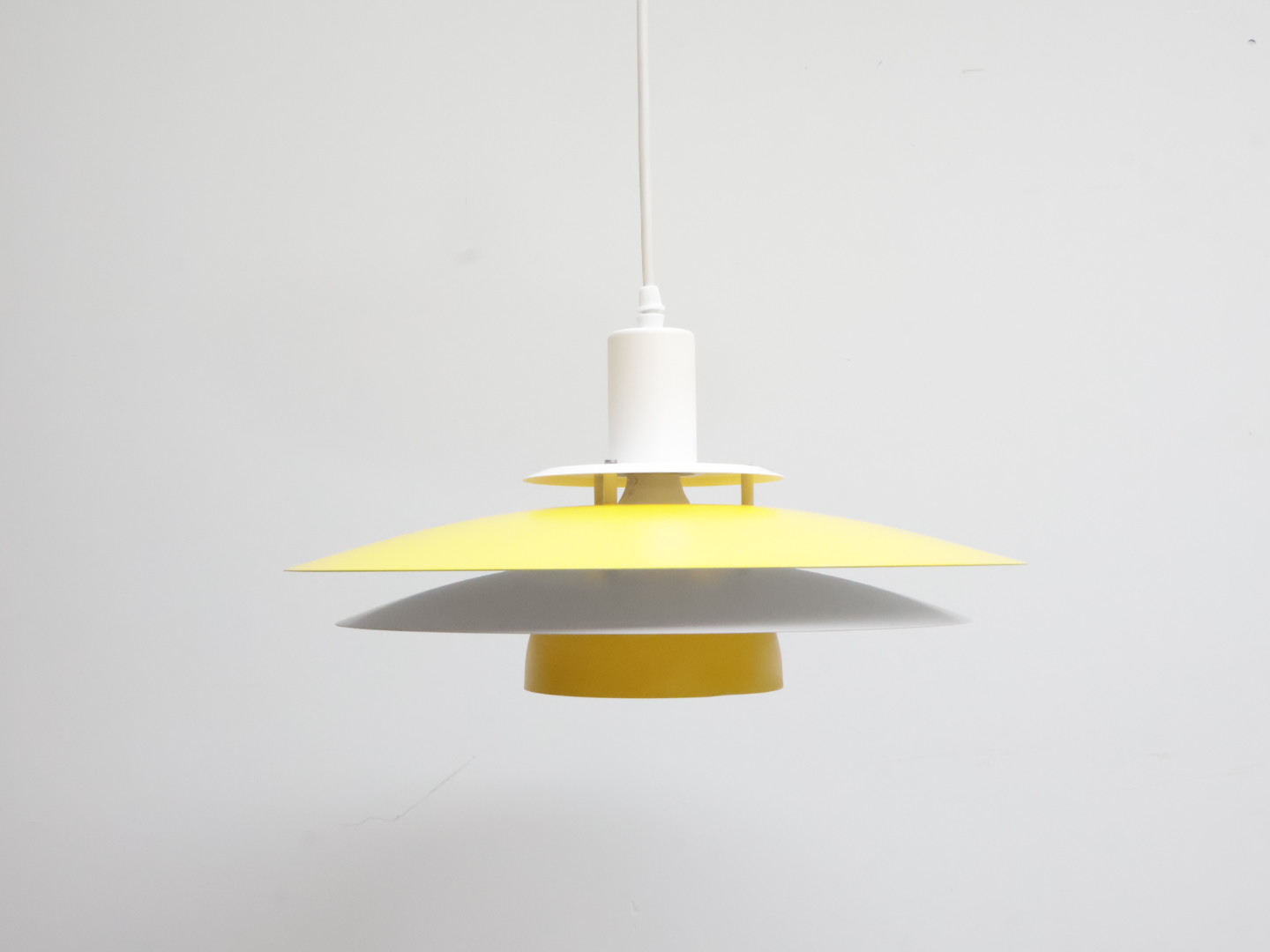 Vintage hanglamp / metaal / wit geel / Denemarken