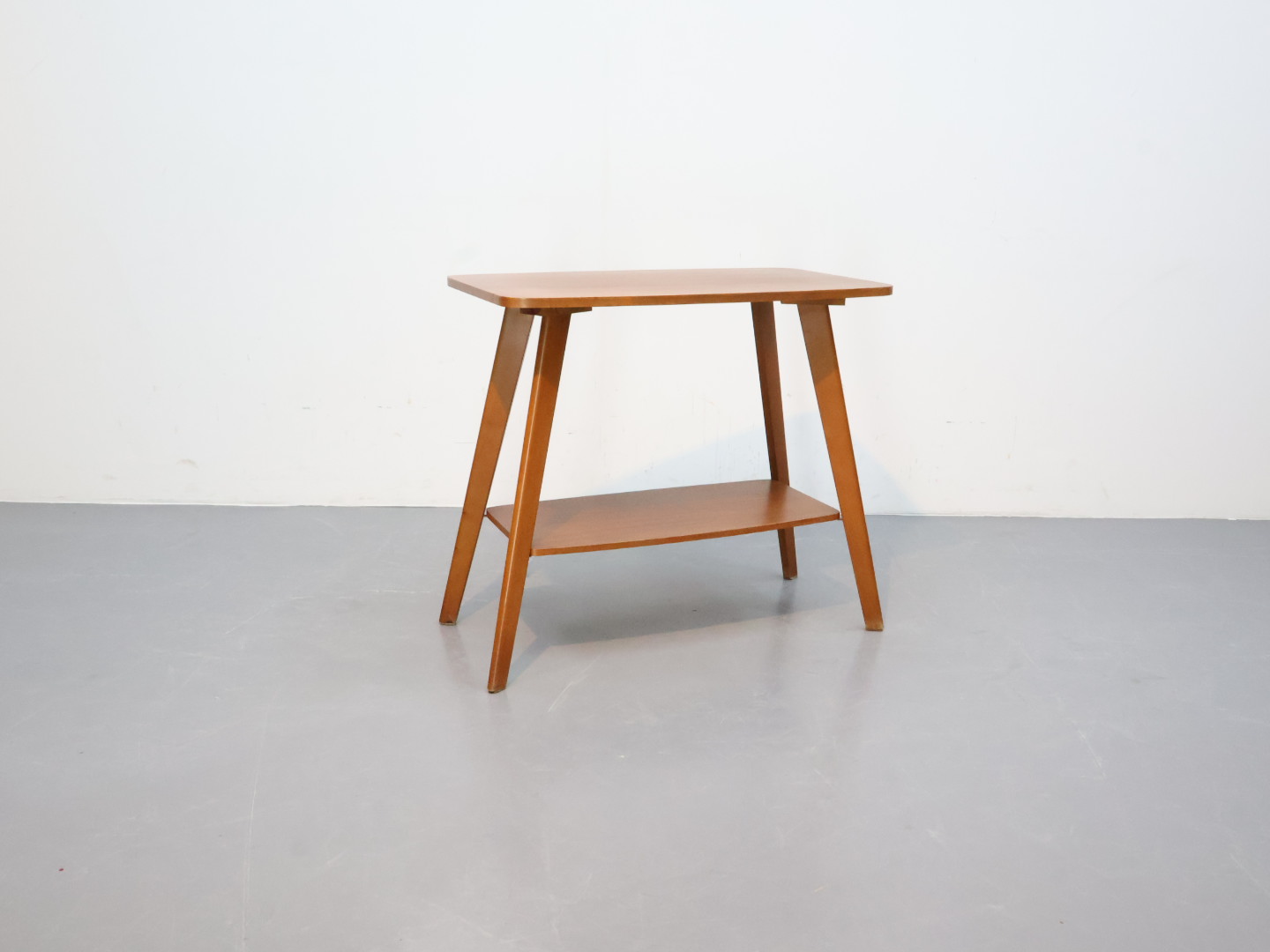 Vintage bijzettafel / teak / bruin / 2 lagen