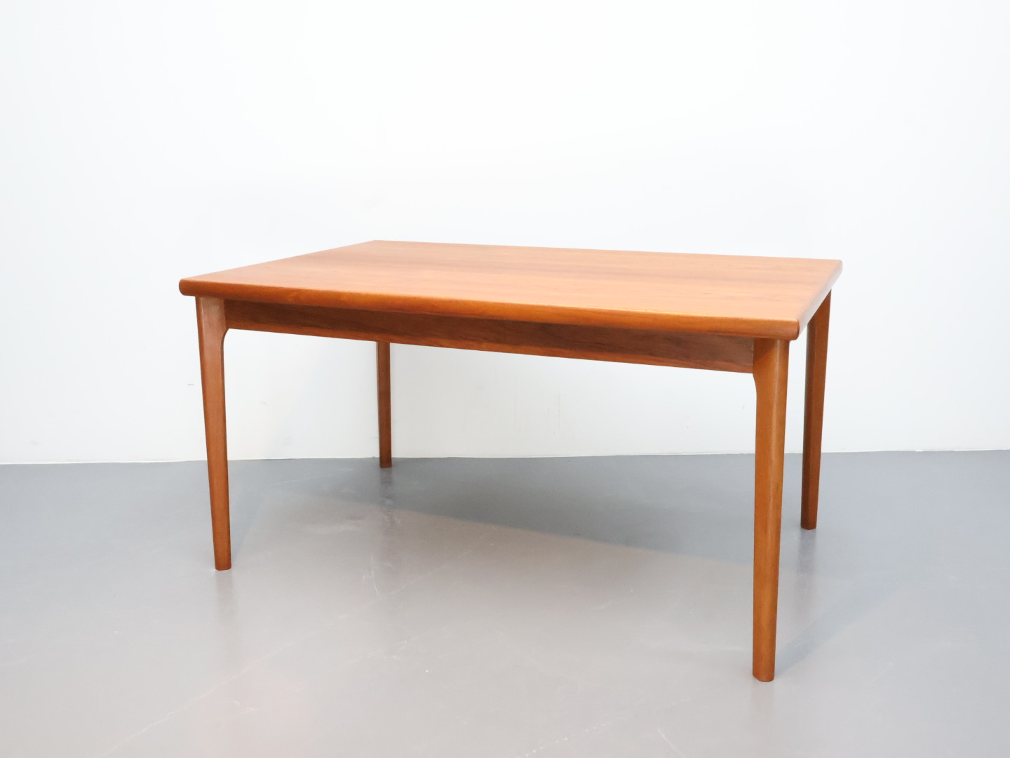 Vintage eettafel / hout teak / bruin rechthoek / verlengbaar Henning Kjaernulf