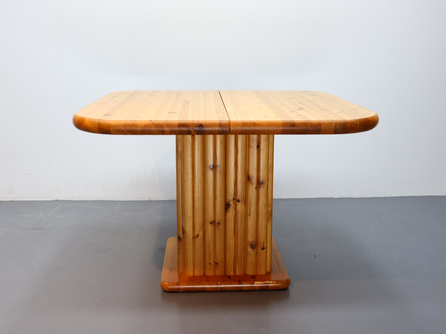 Vintage eettafel / hout grenen / vierkant / uitschuifbaar