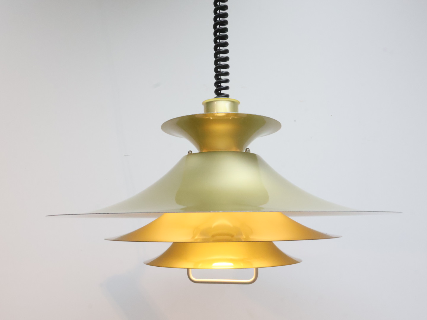 Vintage hanglamp / metaal / goud / Lyfa Denemarken model 4209