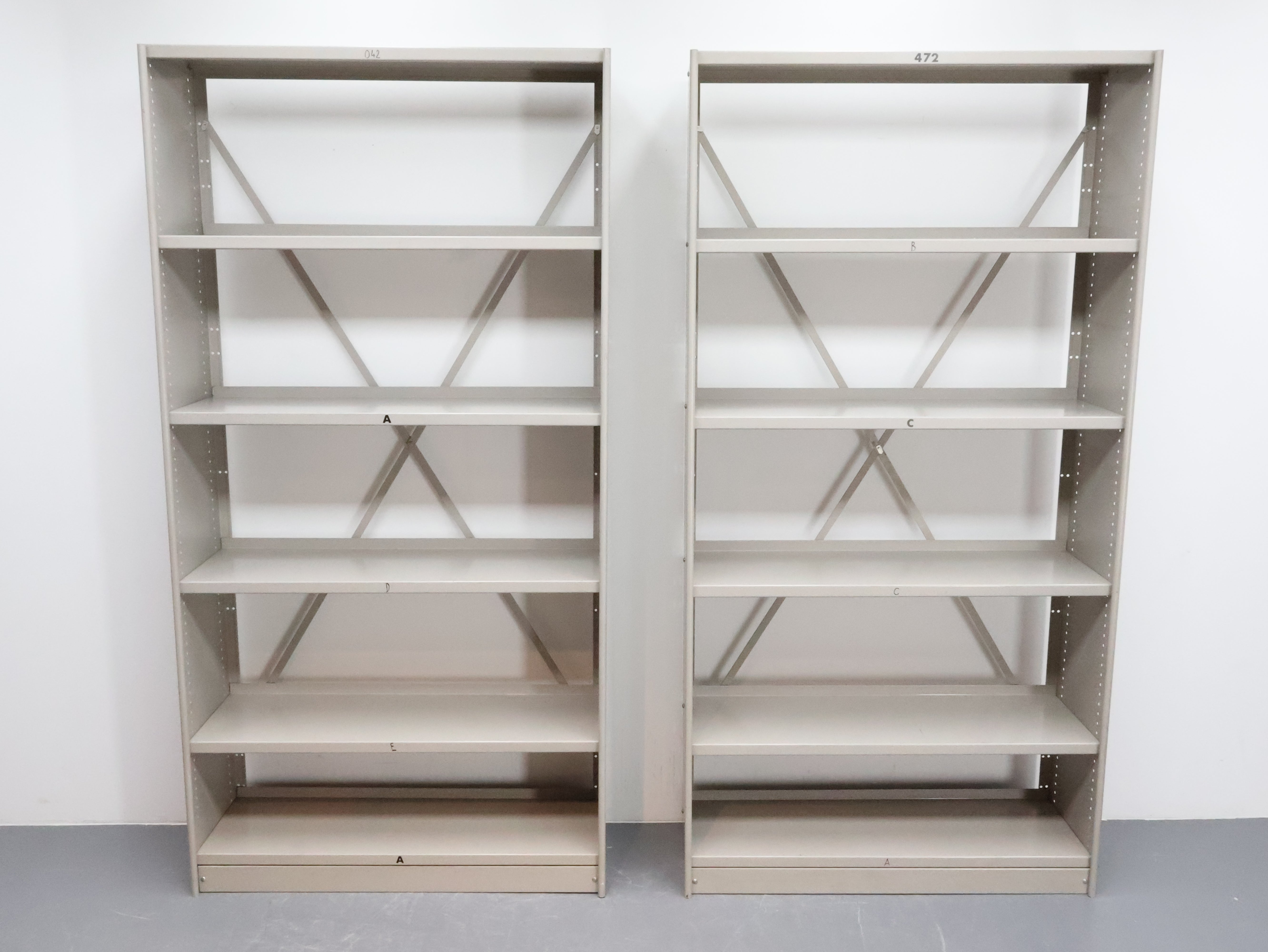 Vintage boekenkast/stellingkast | Ahrend de Cirkel | Metaal