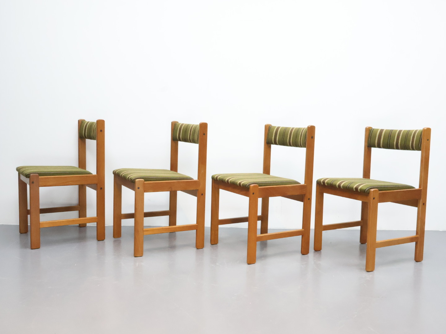 Vintage eetkamerstoelen / teak stof / bruin groen / set van 4 Findahl`s Mobler