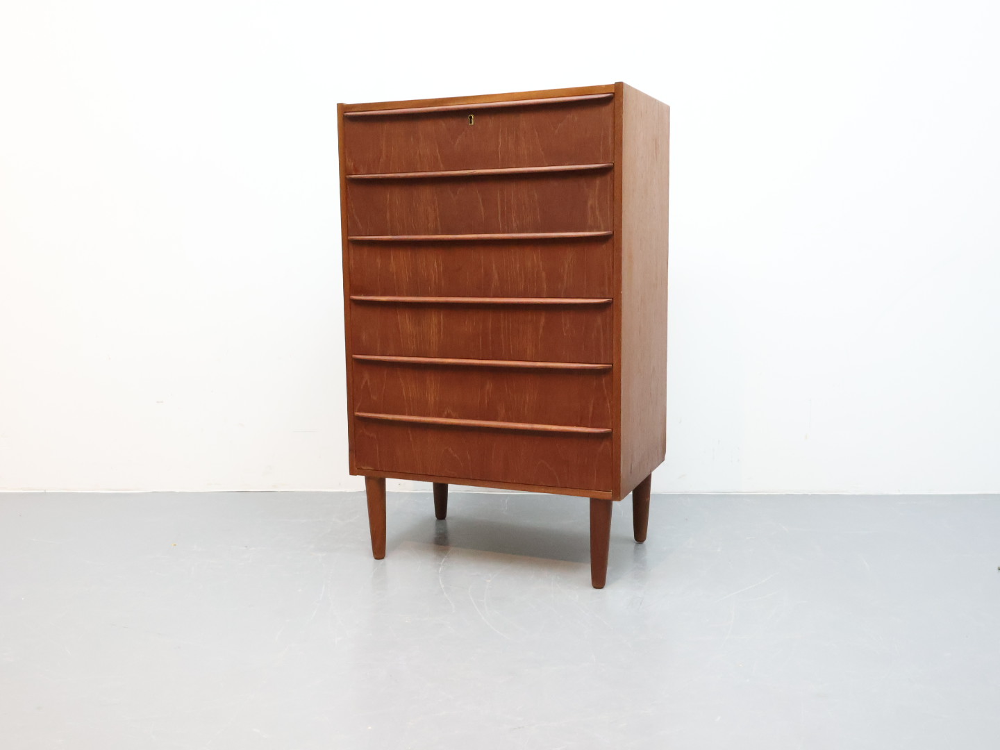 Vintage ladekast / teakhout teakfineer / 6 lades houten greep / Denemarken