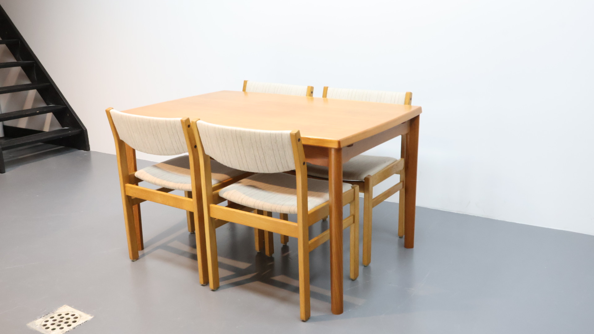 Vintage eettafel / hout teak / bruin rechthoek / verlengbaar