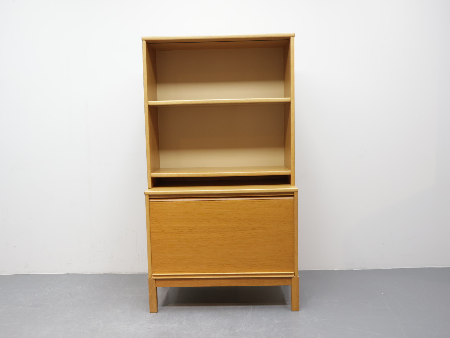 Vintage wandmeubel / blond eiken / schuifdeur vak / Kinnarps Sweden