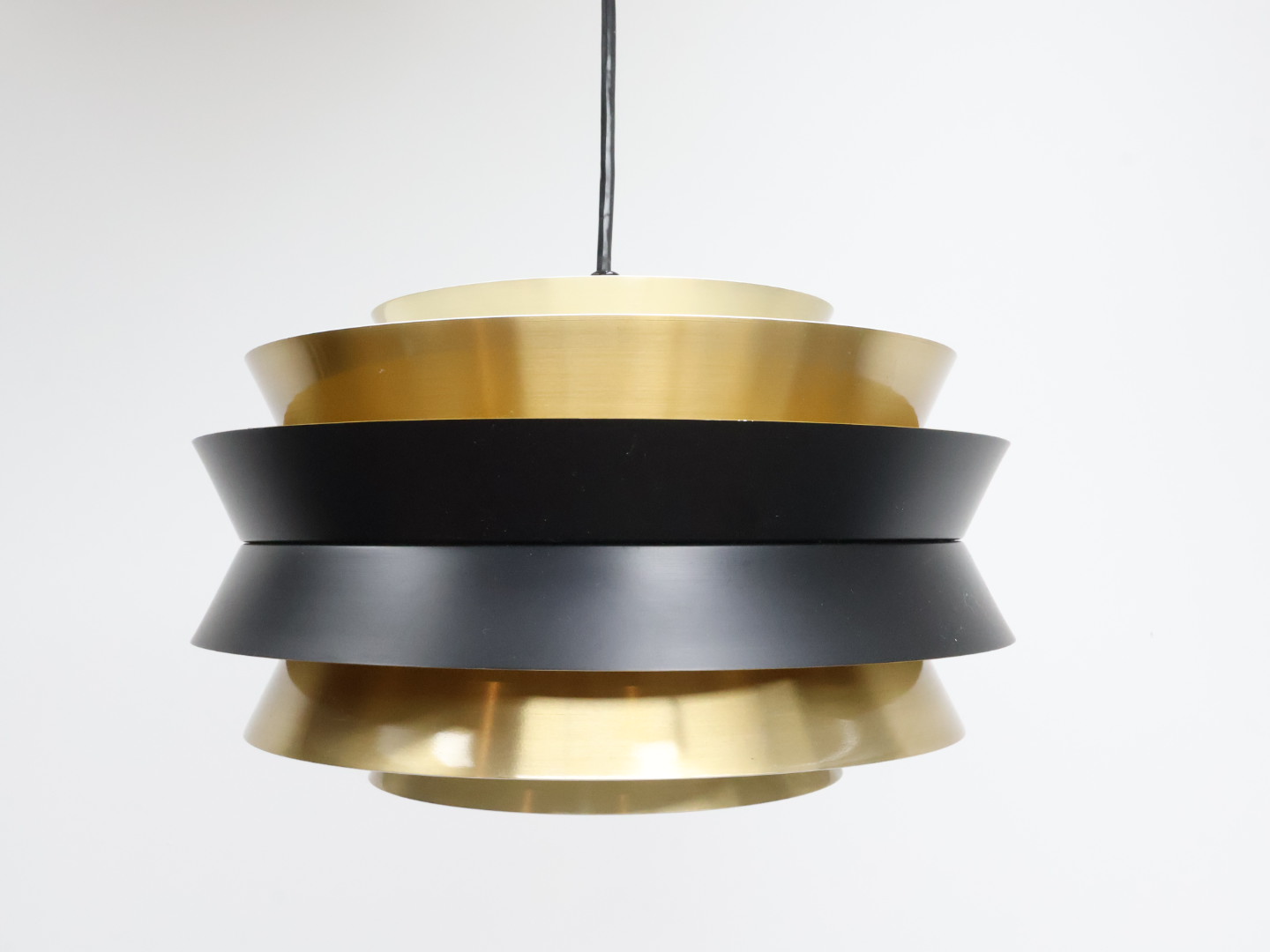 Vintage hanglamp / metaal / goud zwart wit / Trava Carl Thore voor Granhage
