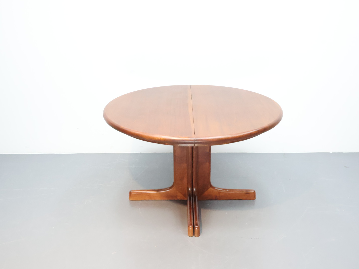 Vintage eettafel / hout teak / rond ovaal / Casala West Germany