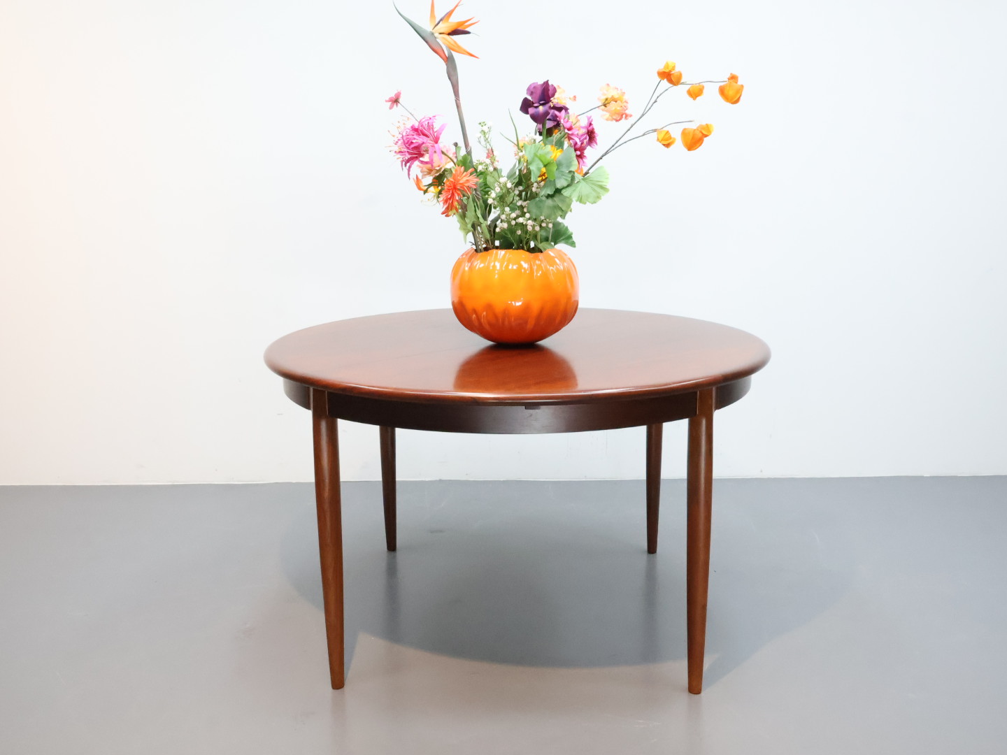 Vintage eettafel / hout pallisander / bruin rond ovaal / Niels Otto Møller Model 15