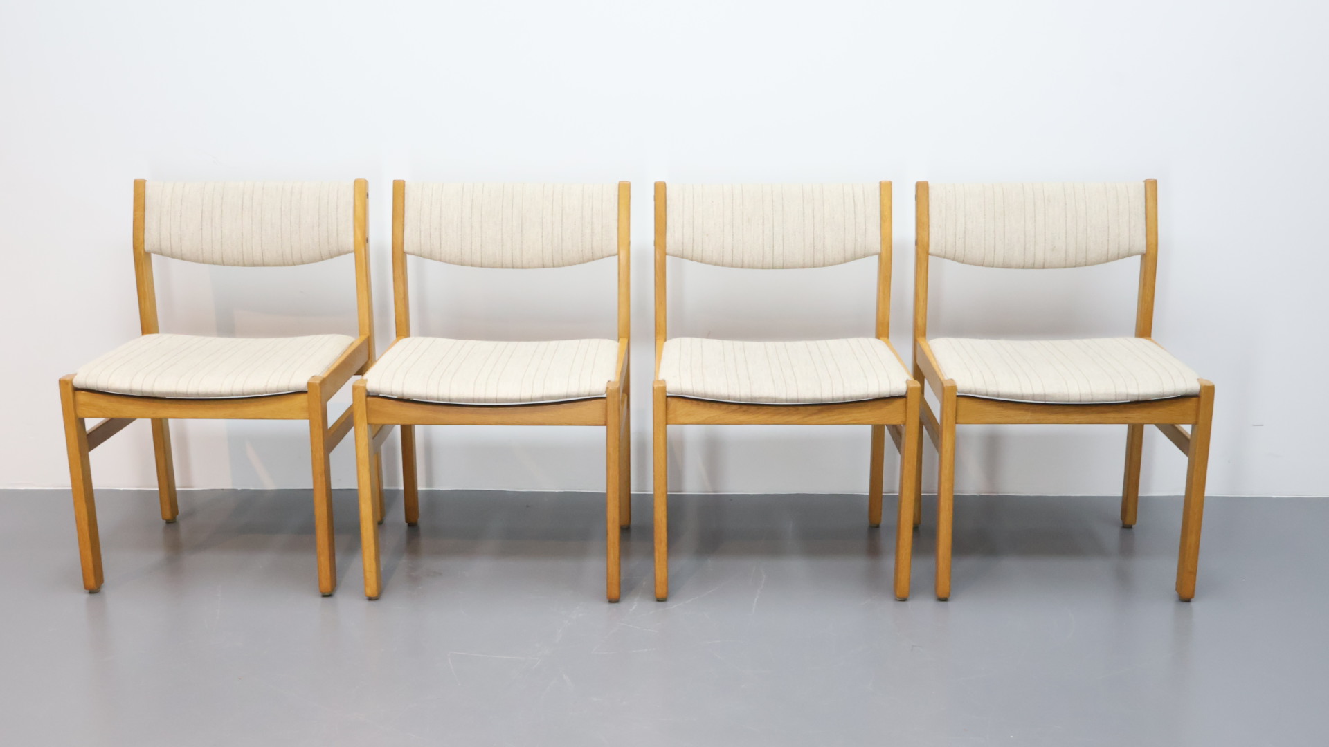 Vintage eetkamerstoelen / hout stof / geel naturel / set van 4 FDB Møbler