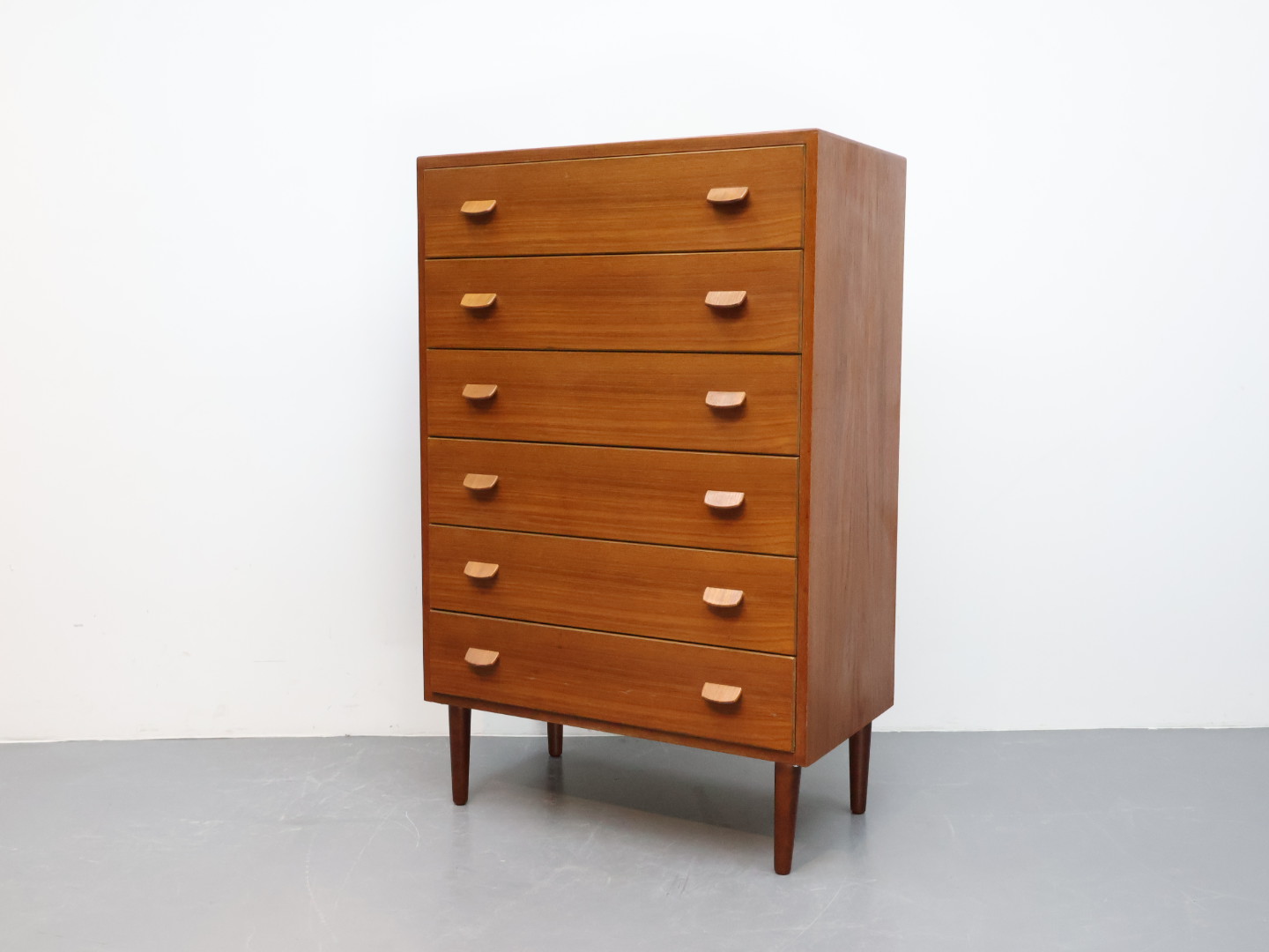 Vintage ladekast / teak teakfineer / 6 lades houten greep / Denemarken
