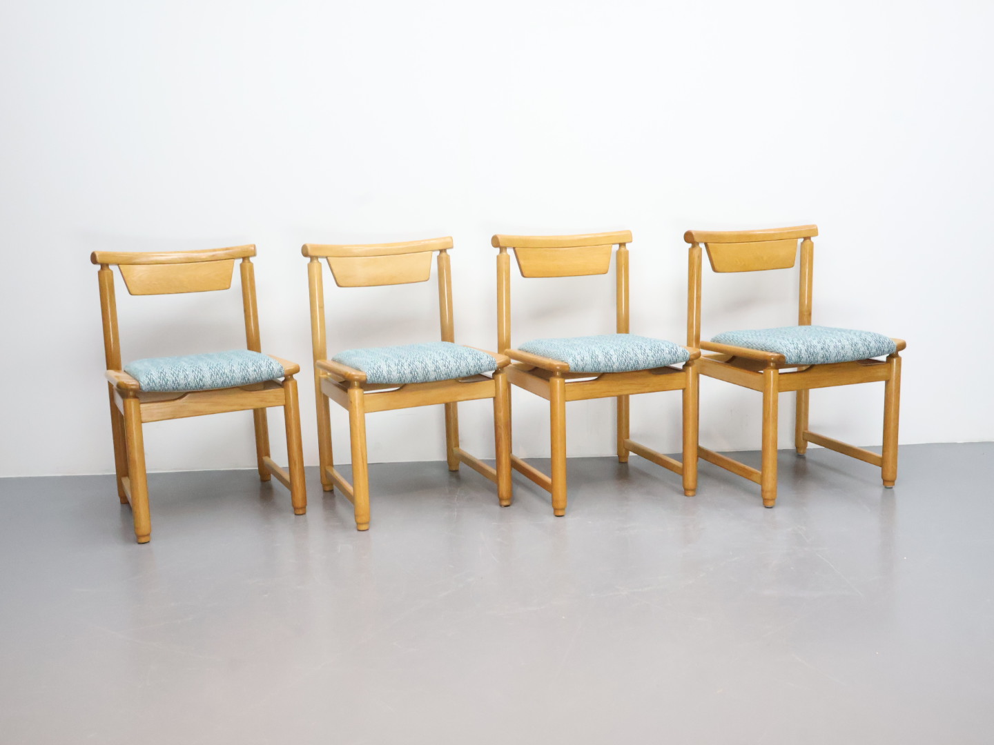 Vintage eetkamerstoel / hout stof / geel blauw / set van 4 nieuwe stof